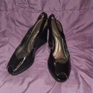 Size 8 Dexflex by Dexter Wedge Heels